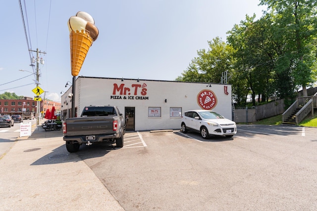 4205 Seneca Ave, Chattanooga, TN 37409 - view of uncovered parking lot