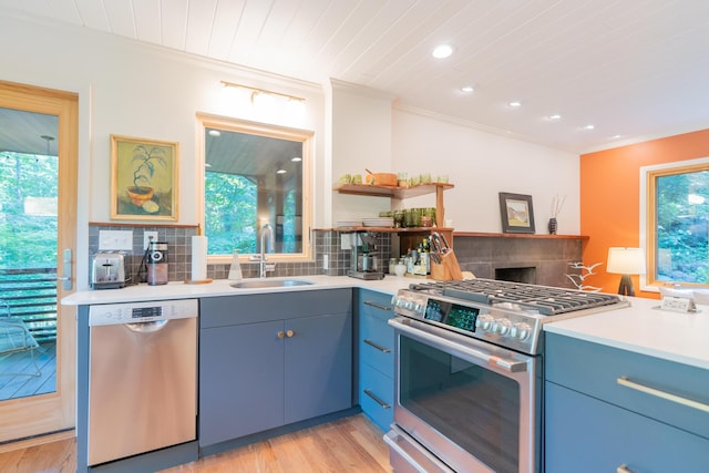 4205 Seneca Ave, Chattanooga, TN 37409 - kitchen featuring stainless steel appliances, healthy amount of natural light, backsplash, recessed lighting, and crown molding