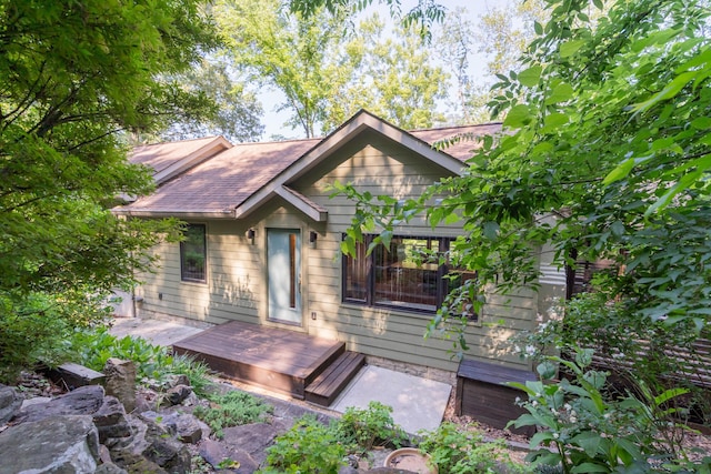 4205 Seneca Ave, Chattanooga, TN 37409 - view of front of house with a deck and roof with shingles