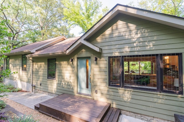 4205 Seneca Ave, Chattanooga, TN 37409 - back of property featuring a deck and a shingled roof