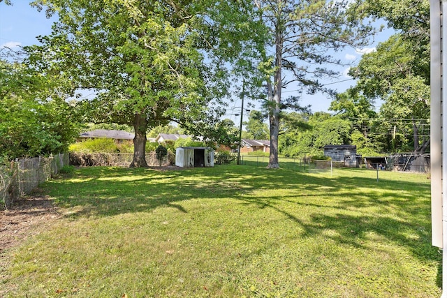 5014 Carolyn Ln, Chattanooga, TN 37411 - fenced backyard featuring a storage shed