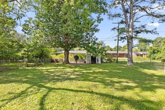 5014 Carolyn Ln, Chattanooga, TN 37411 - fenced backyard featuring a shed