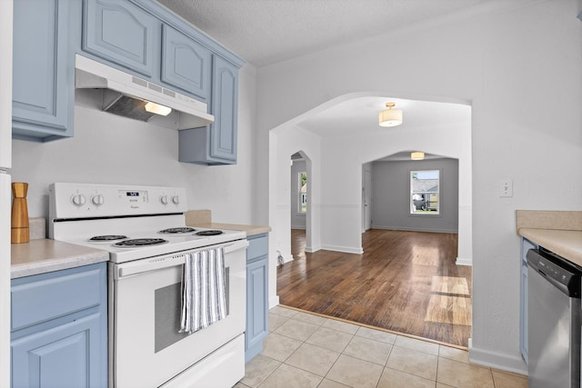 5014 Carolyn Ln, Chattanooga, TN 37411 - kitchen featuring electric range, under cabinet range hood, dishwasher, blue cabinets, and arched walkways