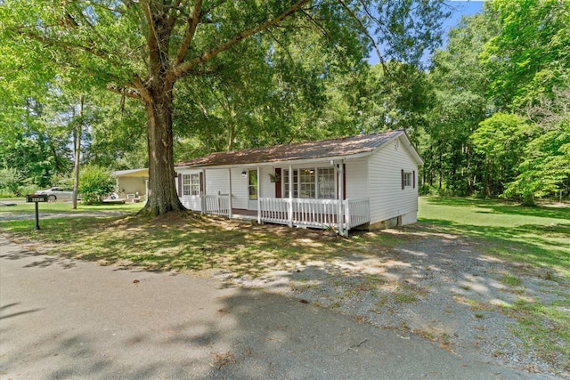 4621 Bramblett Dr SE, Dalton, GA 30721 - ranch-style home with covered porch and view of wooded area