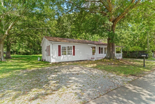4621 Bramblett Dr SE, Dalton, GA 30721 - ranch-style house featuring a porch