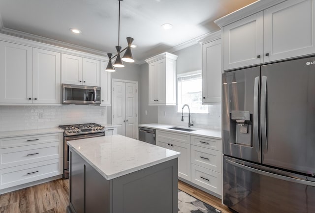846 Altamont Rd, Chattanooga, TN 37415 - kitchen featuring stainless steel appliances, backsplash, a center island, decorative light fixtures, and crown molding