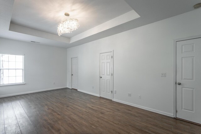 846 Altamont Rd, Chattanooga, TN 37415 - unfurnished room featuring a raised ceiling, a chandelier, dark wood-type flooring, and a smoke detector