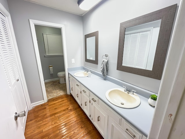 6413 Edgmon Dr, Chattanooga, TN 37421 - full bath with double vanity, wood finished floors, and a closet