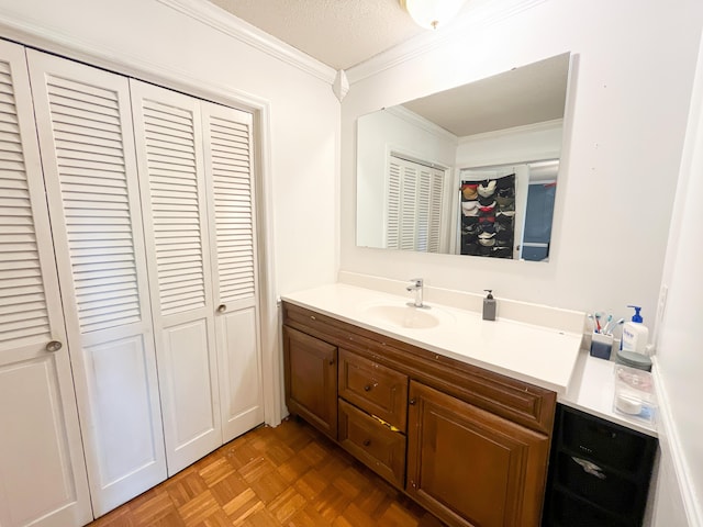 6413 Edgmon Dr, Chattanooga, TN 37421 - bathroom featuring a closet, vanity, and ornamental molding