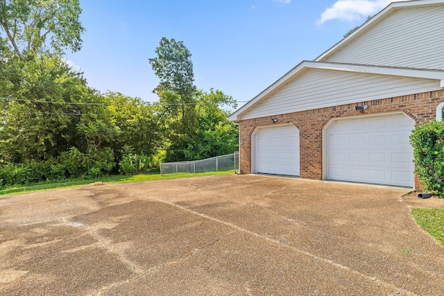 4920 Pine Cir, Ooltewah, TN 37363 - view of garage