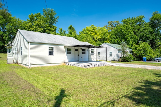 103 Laurel Dr, Chattanooga, TN 37415 - view of front of house featuring a front lawn and driveway