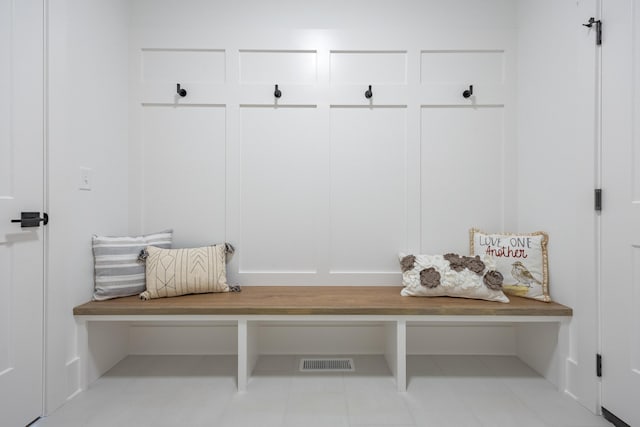 234 Goose Creek Cir, Soddy Daisy, TN 37379 - view of mudroom
