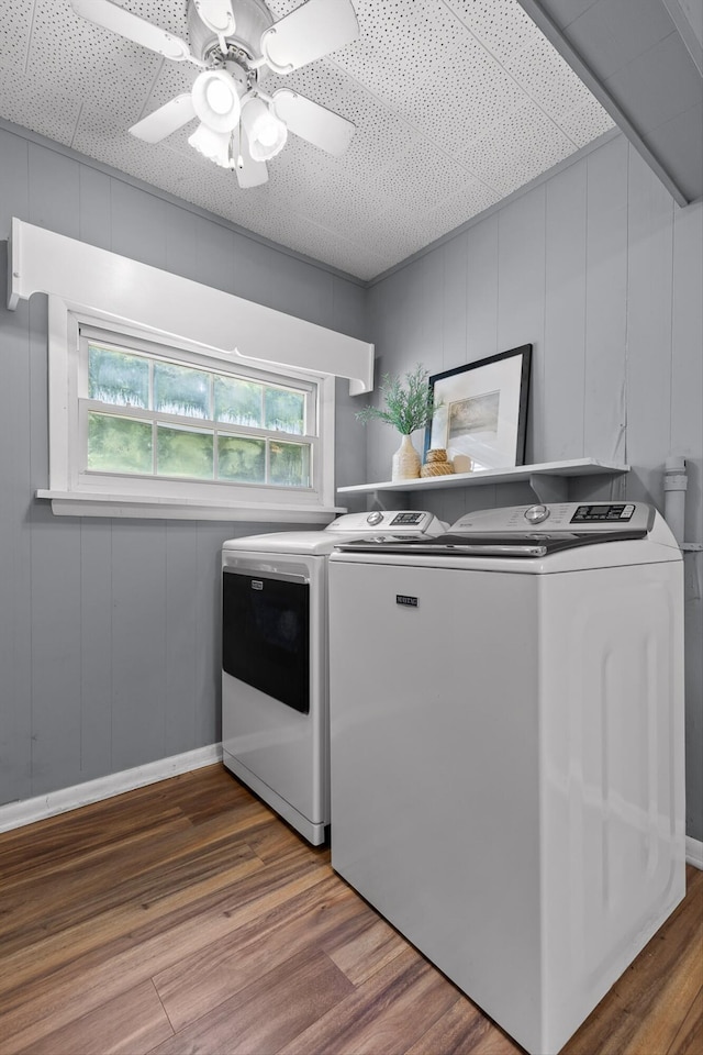 620 Lullwater Rd, Chattanooga, TN 37405 - laundry area with separate washer and dryer, wood finished floors, and ceiling fan