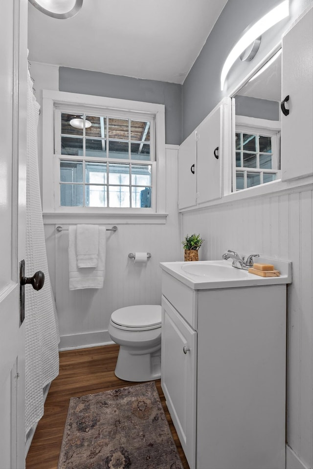 620 Lullwater Rd, Chattanooga, TN 37405 - bathroom with vanity and wood finished floors