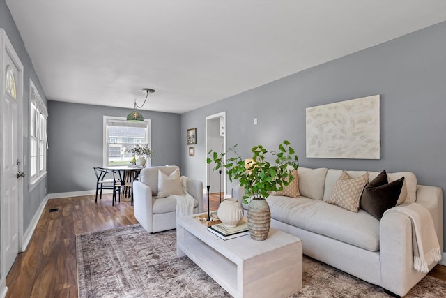 620 Lullwater Rd, Chattanooga, TN 37405 - living room featuring wood finished floors and baseboards