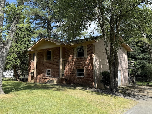 7014 S Dent Rd, Hixson, TN 37343 - view of front of home with brick siding and driveway