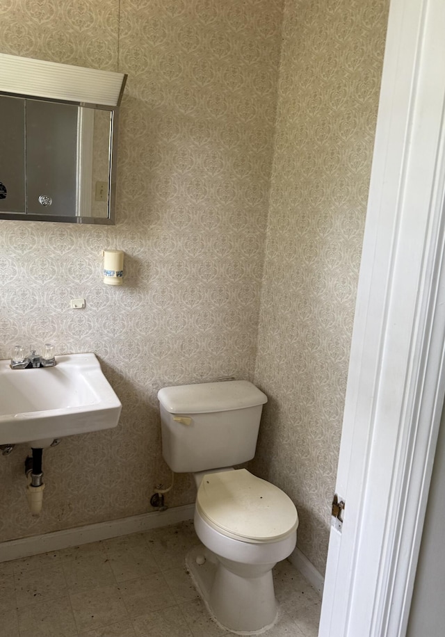 7014 S Dent Rd, Hixson, TN 37343 - half bath with toilet and baseboards