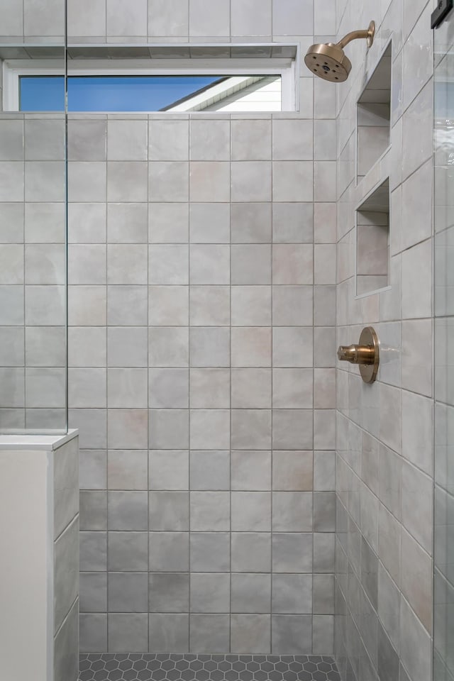 45 Little Sorrel Rd Unit 45, Hixson, TN 37343 - bathroom featuring tiled shower