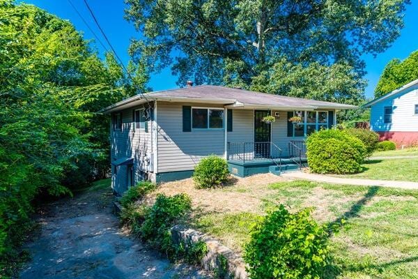 3224 Through St, Chattanooga, TN 37411 - bungalow featuring a front yard