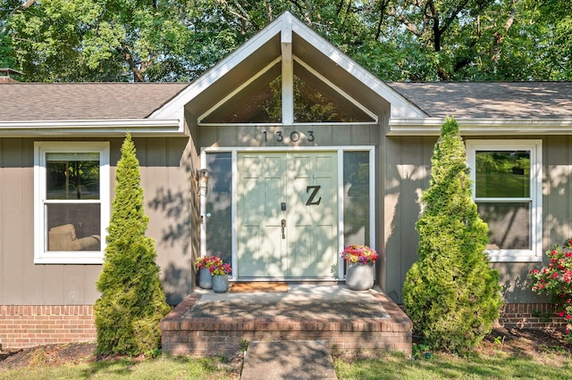 1303 Rockdale Ln, Hixson, TN 37343 - view of exterior entry with roof with shingles
