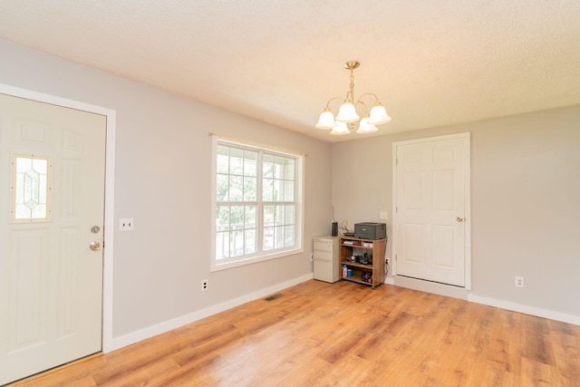 515 Choctaw Trl, Chattanooga, TN 37405 - entrance foyer with a chandelier and light wood finished floors