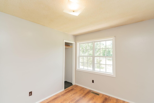 515 Choctaw Trl, Chattanooga, TN 37405 - spare room featuring wood finished floors and baseboards