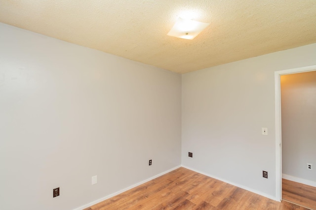 515 Choctaw Trl, Chattanooga, TN 37405 - empty room with light wood-type flooring and a textured ceiling