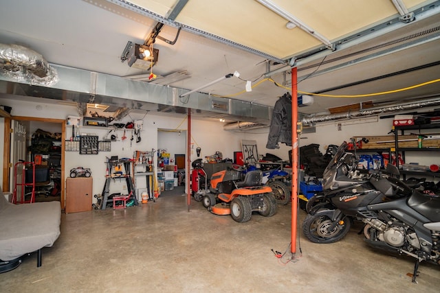 515 Choctaw Trl, Chattanooga, TN 37405 - garage featuring a garage door opener
