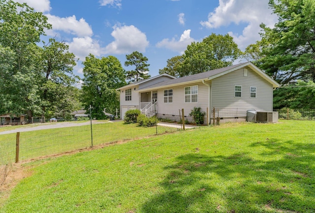 515 Choctaw Trl, Chattanooga, TN 37405 - back of house featuring crawl space and a lawn
