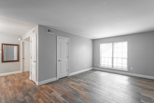 900 Mountain Creek Rd Unit P224, Chattanooga, TN 37405 - empty room featuring wood finished floors and baseboards