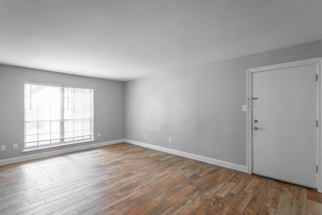 900 Mountain Creek Rd Unit P224, Chattanooga, TN 37405 - unfurnished room with wood finished floors and baseboards