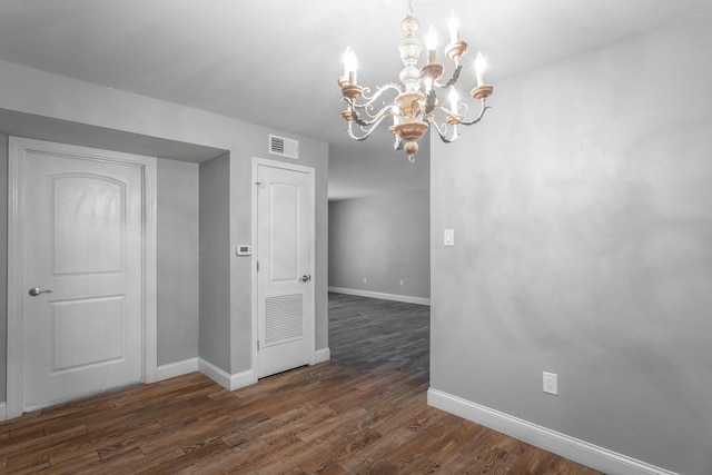 900 Mountain Creek Rd Unit P224, Chattanooga, TN 37405 - unfurnished room with a chandelier and dark wood-style floors