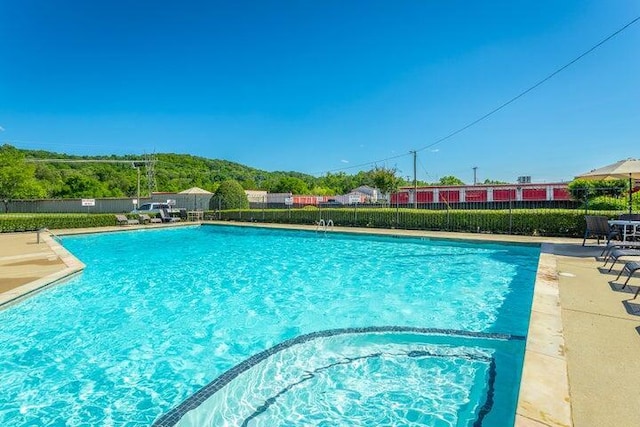 900 Mountain Creek Rd Unit P224, Chattanooga, TN 37405 - community pool with a patio area