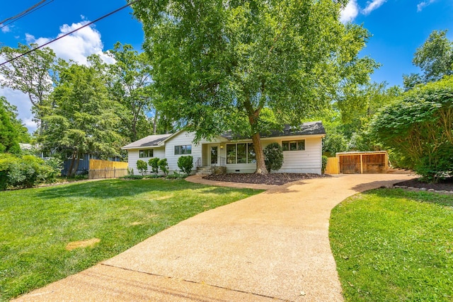210 Dawn St, Signal Mountain, TN 37377 - ranch-style home with driveway
