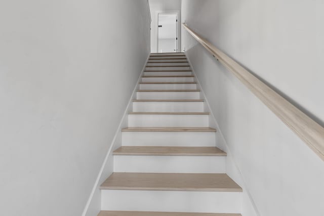 1476 Chatt City Way, Chattanooga, TN 37408 - view of staircase