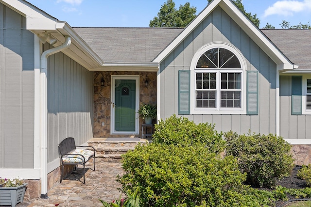 6233 Brenda Ct, Harrison, TN 37341 - entrance to property featuring a shingled roof and stone siding