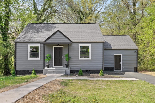 3002 Peggy Ln, Chattanooga, TN 37404 - view of front of home with a front lawn, roof with shingles, and crawl space