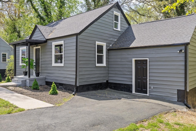 3002 Peggy Ln, Chattanooga, TN 37404 - view of front of home featuring roof with shingles