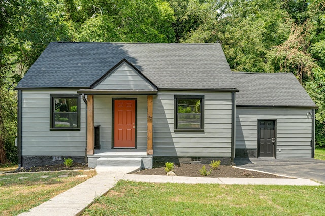 3002 Peggy Ln, Chattanooga, TN 37404 - view of front of house with roof with shingles and a front yard