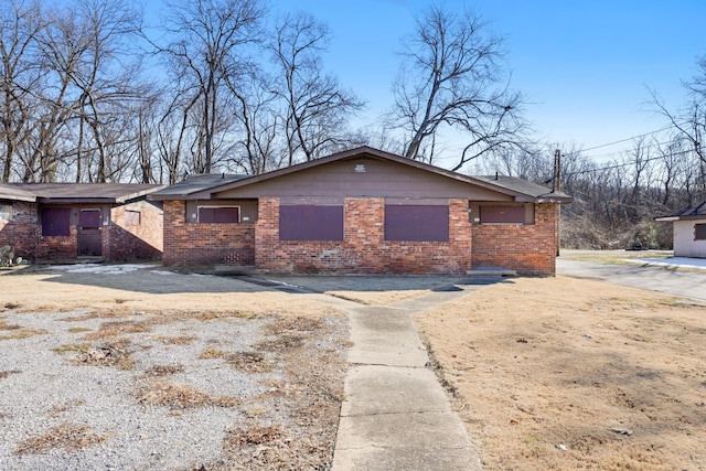 1718 S Kelly St, Chattanooga, TN 37404 - view of front facade featuring brick siding