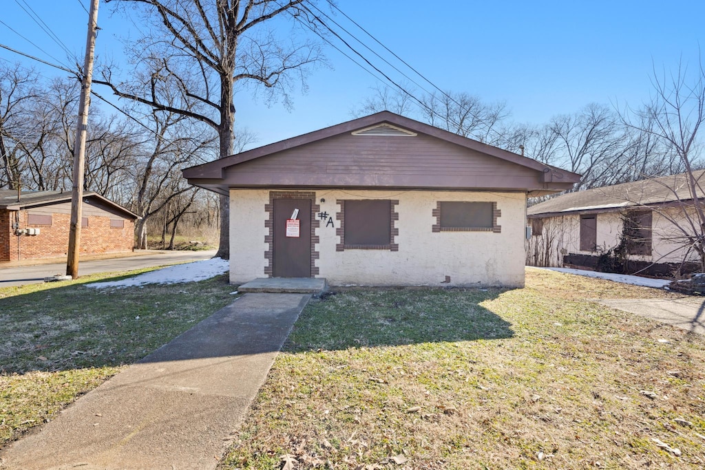 1800 S Kelly St, Chattanooga, TN 37404 - bungalow-style home with a front lawn