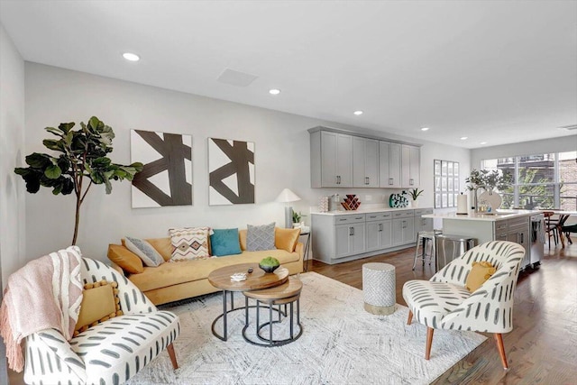 280 W 16th St, Chattanooga, TN 37408 - living area with light wood finished floors and recessed lighting