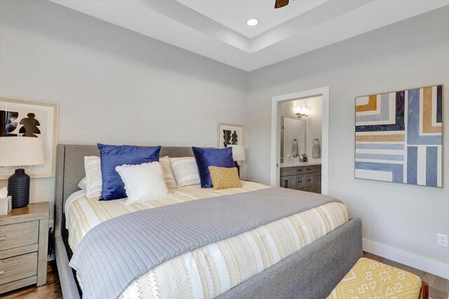 280 W 16th St, Chattanooga, TN 37408 - bedroom featuring wood finished floors, connected bathroom, and a ceiling fan