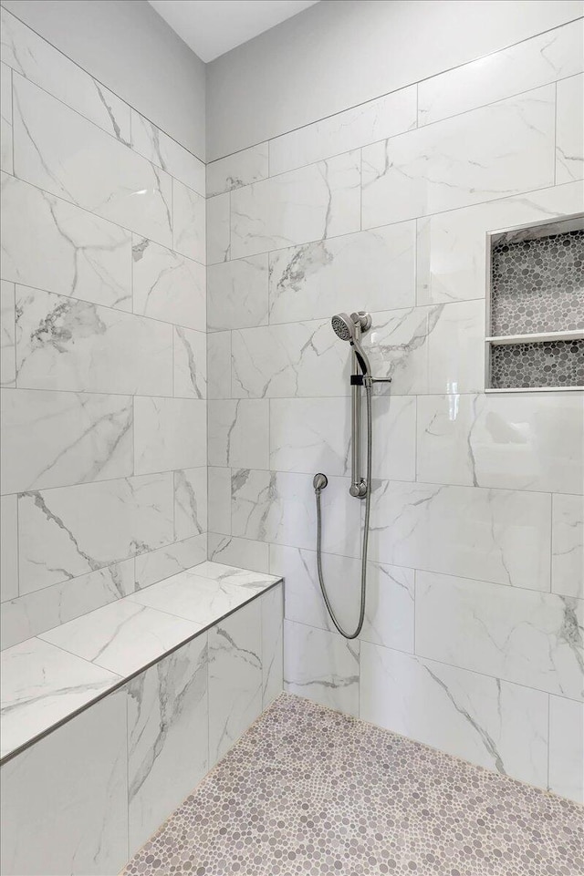 280 W 16th St, Chattanooga, TN 37408 - bathroom featuring a tile shower