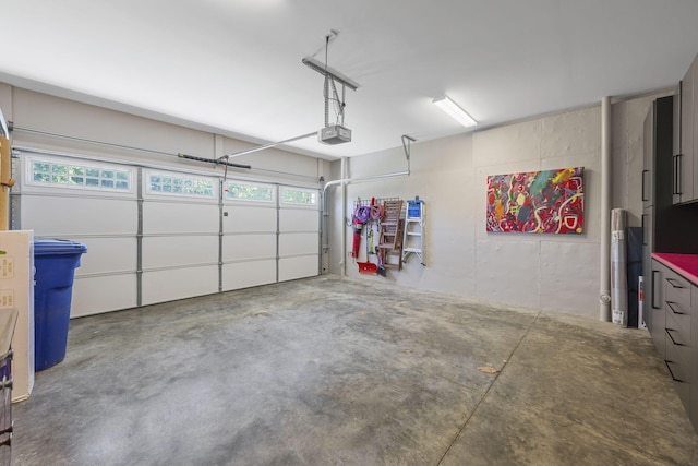 834 Dartmouth St, Chattanooga, TN 37405 - garage featuring a garage door opener