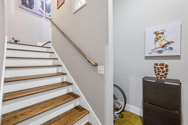 834 Dartmouth St, Chattanooga, TN 37405 - stairs featuring baseboards