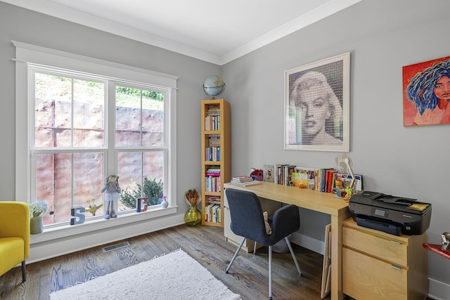 834 Dartmouth St, Chattanooga, TN 37405 - home office with wood finished floors and ornamental molding