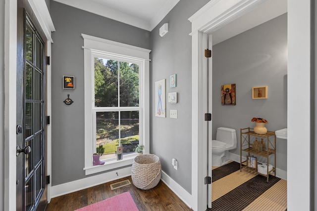 834 Dartmouth St, Chattanooga, TN 37405 - entryway with dark wood finished floors and baseboards