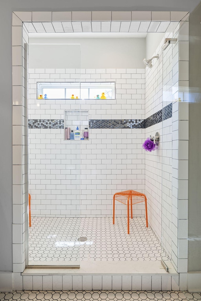 834 Dartmouth St, Chattanooga, TN 37405 - bathroom featuring a stall shower