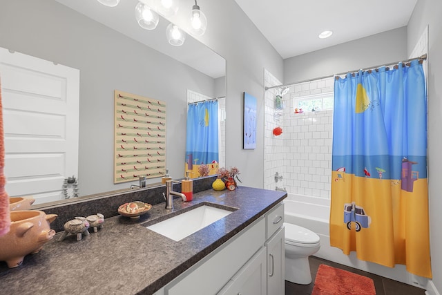 834 Dartmouth St, Chattanooga, TN 37405 - bathroom featuring vanity, shower / tub combo with curtain, and tile patterned floors